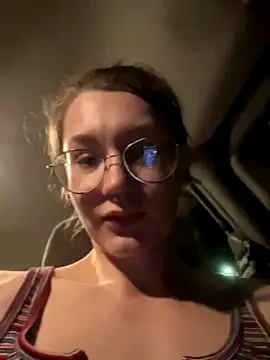 Findommom strip nude and chat in her virtual webcam room