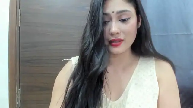 GoddessAnna strip nude and chat in her virtual webcam room