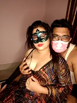 Horny-piu strip nude and chat in her virtual webcam room
