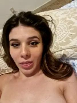 LeylaRosse strip nude and chat in her virtual webcam room