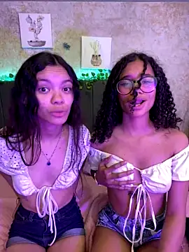 Luisa_latinaaa strip nude and chat in her virtual webcam room