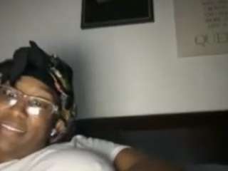 MymyTitsNAsz on cam for live nude video chat