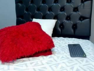 P A U L I NA on cam for live nude video chat