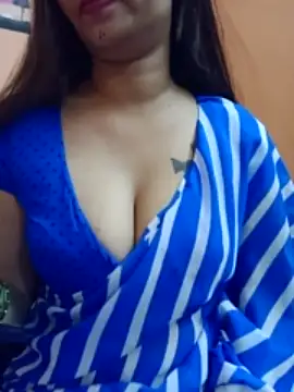 Riosyy strip nude and chat in her virtual webcam room