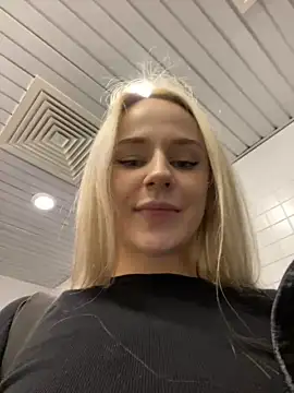 Blueberry_eyess strip nude and chat in her virtual webcam room