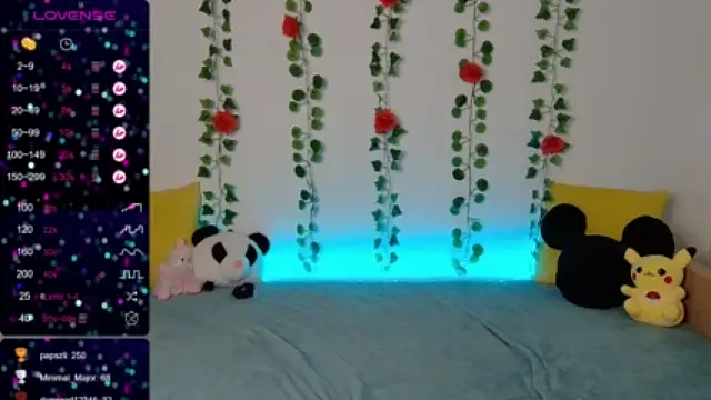 Holly230 strip nude and chat in her virtual webcam room