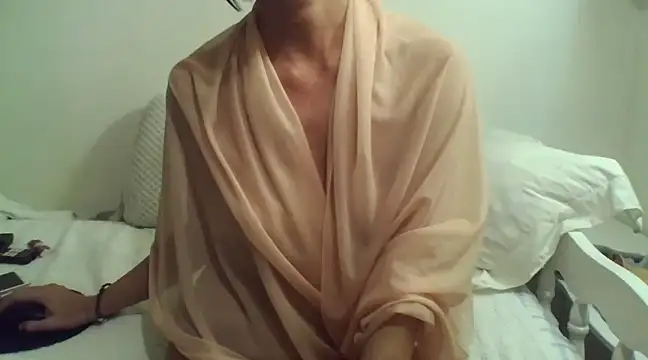 Jasmmine74 strip nude and chat in her virtual webcam room