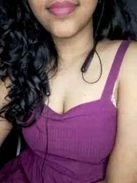 Ruby-doll9898 strip nude and chat in her virtual webcam room