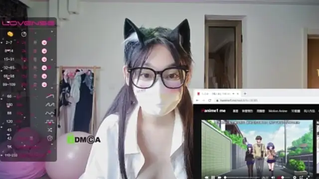 Sexy_lan strip nude and chat in her virtual webcam room