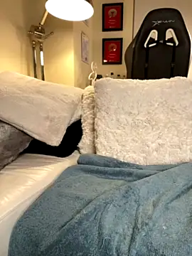 BadAssVeronica nude live chat in sexy room