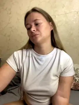Caramelleeee nude live chat in sexy room
