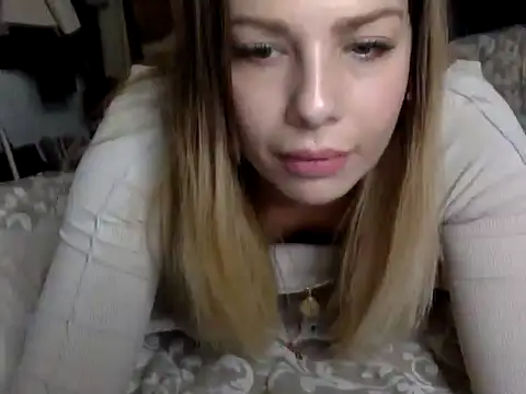 Charlinesquirts nude live chat in sexy room