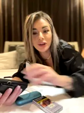 IsabellaEtthan nude live chat in sexy room