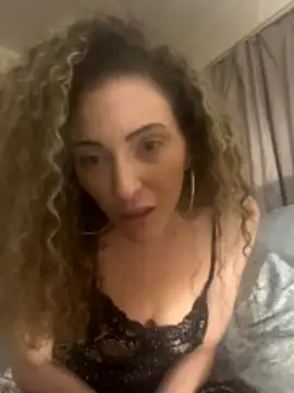 BellaT23 nude live chat in sexy room