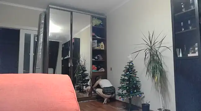 KiraGoldens nude live chat in sexy room