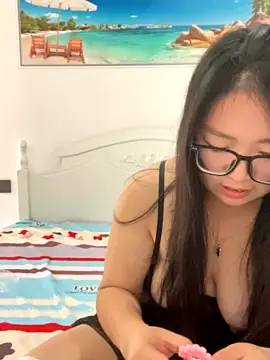 Yungirl1 nude live chat in sexy room