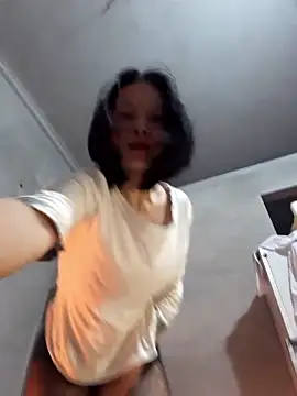 Aninyin22 nude live chat in sexy room