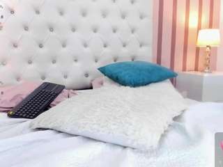 Eliie Evans nude in hot sex Live chat