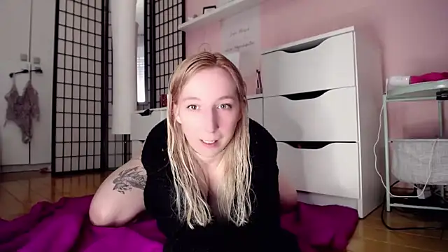JustKerry nude live chat in sexy room