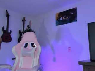 Miss Elle nude in hot sex Live chat
