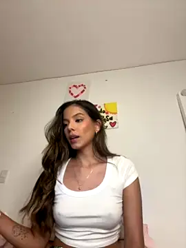 Rossy_cute nude live chat in sexy room