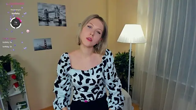 ChloeRobinson nude live chat in sexy room