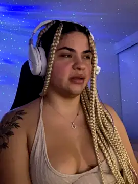 MelSaunders nude live chat in sexy room