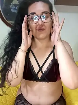 Nerdyandsassy nude live chat in sexy room
