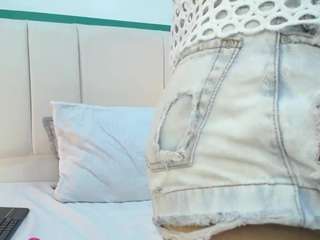 Sweet-Pia nude in hot sex Live chat