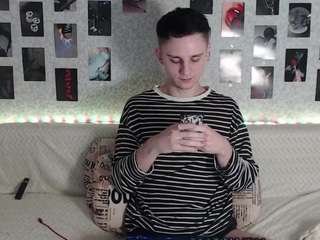 angrybird228 nude in hot sex Live chat