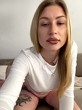 Belle98 nude live chat in sexy room