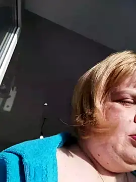 BUSTY-NADYA nude live chat in sexy room