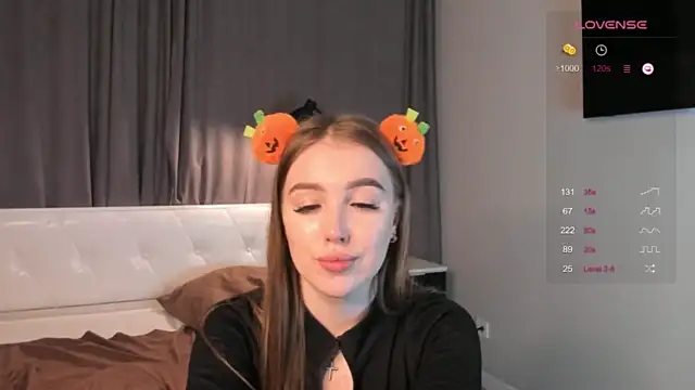CinnaMoonf nude live chat in sexy room