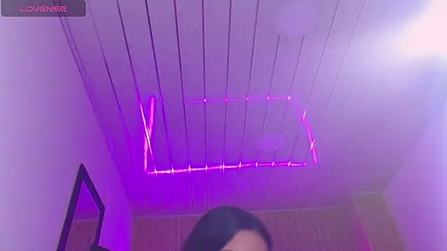 Coral_18 nude live chat in sexy room