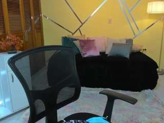 gigi-hadidd nude in hot sex Live chat