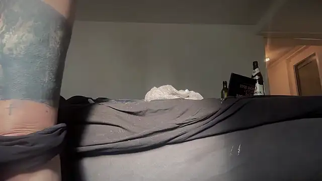 JeSuisUnTapin nude live chat in sexy room