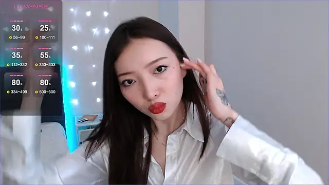 LumiFoxi nude live chat in sexy room
