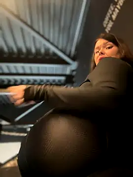 MotherDimitrescu nude live chat in sexy room