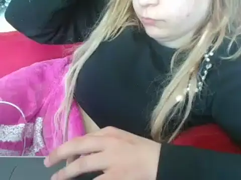 Naughtydaissy nude live chat in sexy room