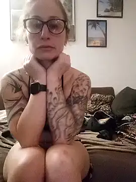 Sunnys66 nude live chat in sexy room