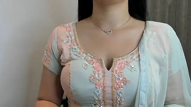 TheGoldenGirl nude live chat in sexy room