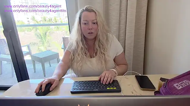 Beauty4AGent nude live chat in sexy room