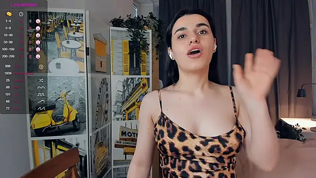 Dizvemos nude live chat in sexy room