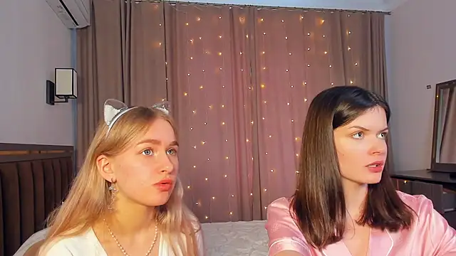 KitiNils nude live chat in sexy room