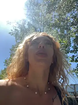 LinaCart nude live chat in sexy room