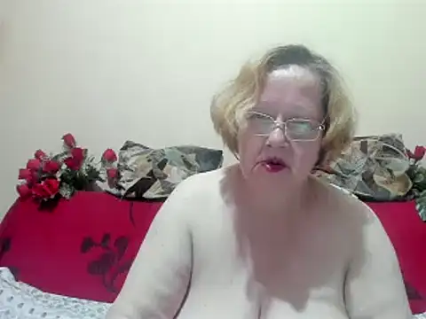 SingleMILF nude live chat in sexy room