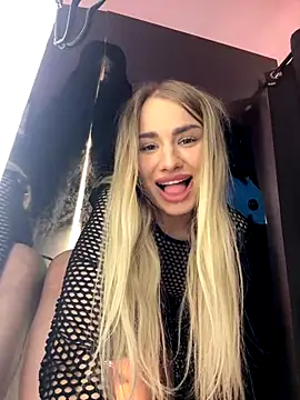 StrawberryPie69 nude live chat in sexy room