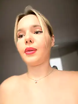TheCinderella nude live chat in sexy room