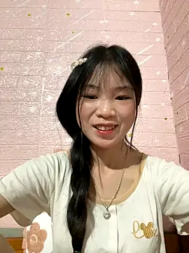 Trannhu137002 nude live chat in sexy room