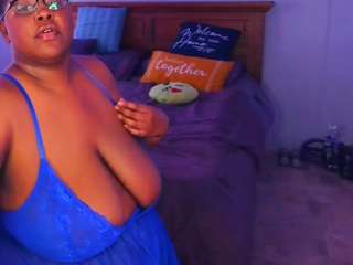Trina Foxx nude in hot sex Live chat